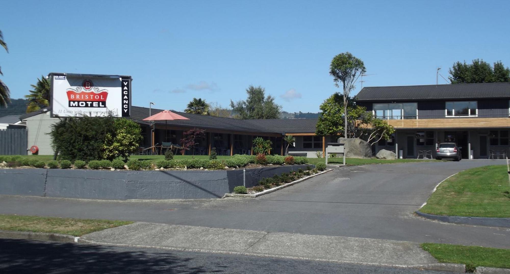 Bristol Motel Upper Hutt Exterior photo